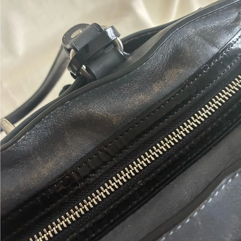 Elegant Gray Quilted Handbag - Picture 9 of 10